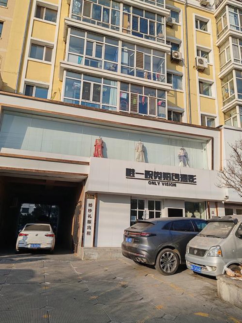 时尚界的折扣风暴：品牌店铺中的独特魅力