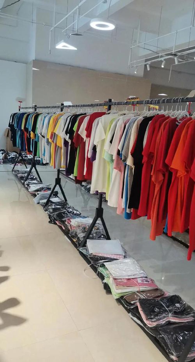 品牌折扣服装：时尚潮流与经济实惠的完美邂逅